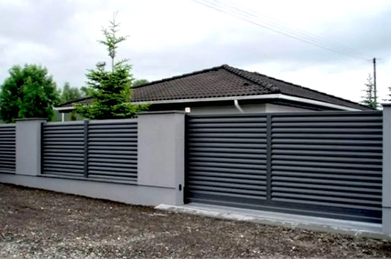 Aluminijumska ograda – realizovan rad, aluminijumska ograda i kapija, PVC i ALU stolarija Plastmont Novi Sad