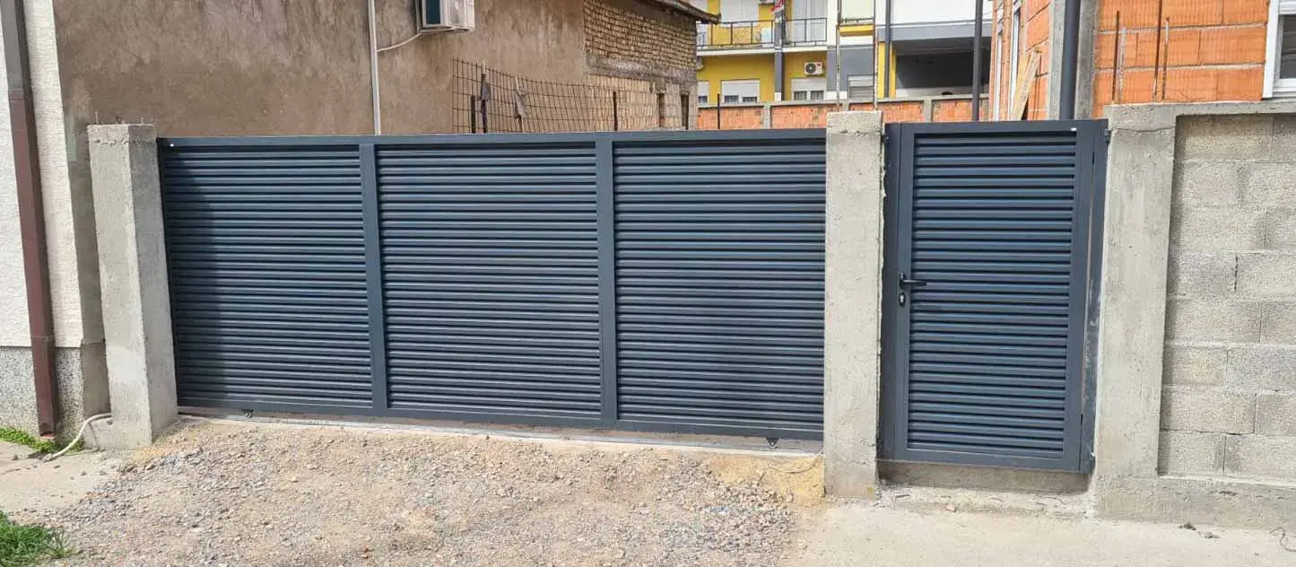 Aluminijumska kapija u antracit boji