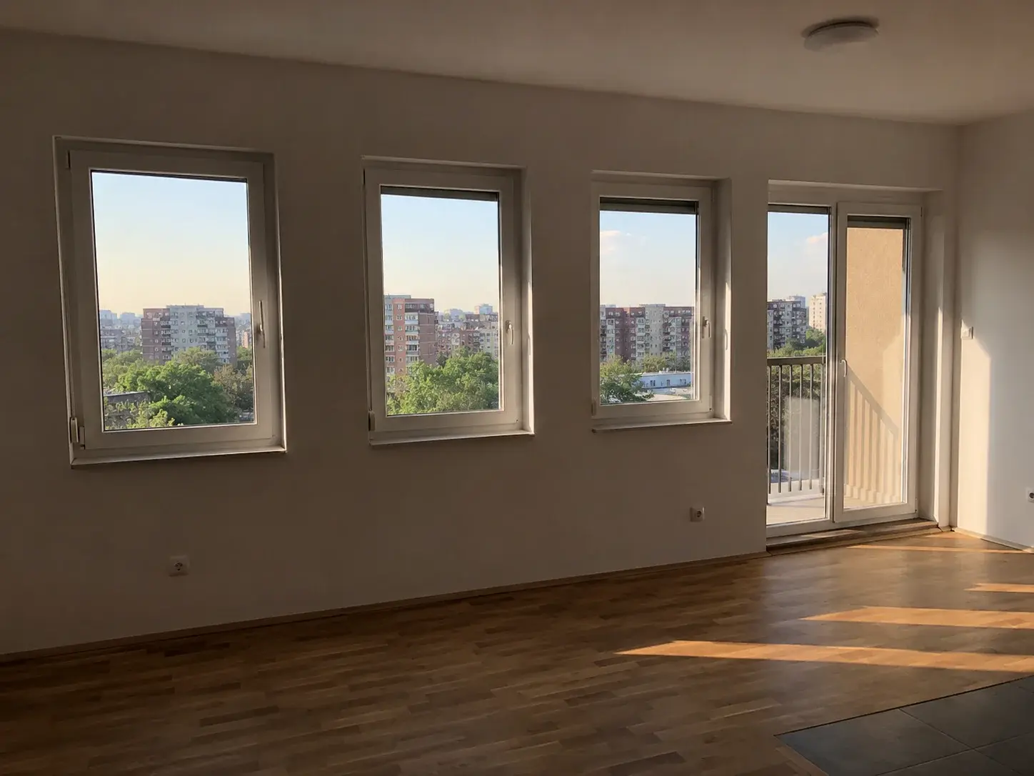 Stan u Novom Sadu sa PVC prozorima i balkonskim vratima