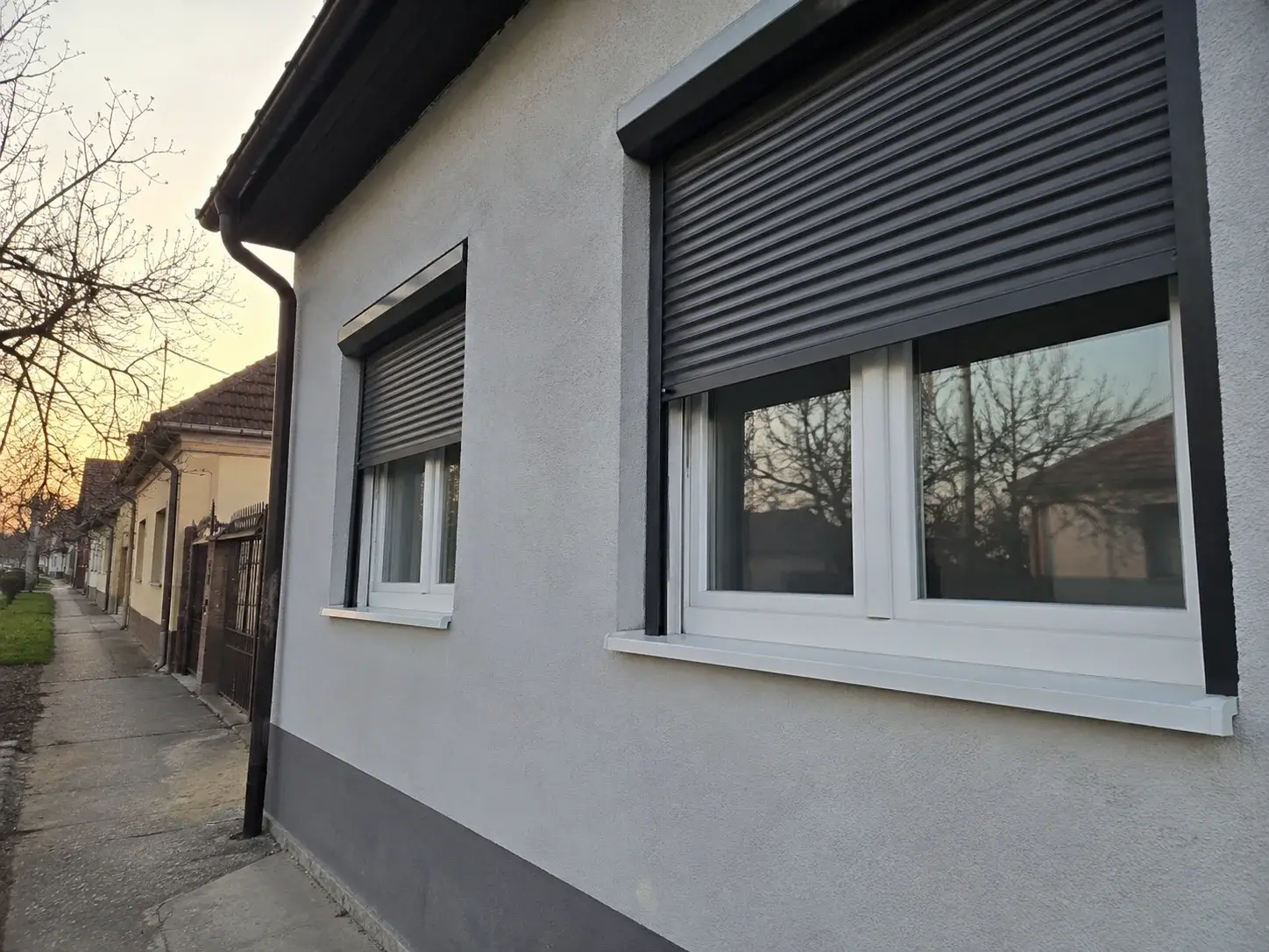Spoljašnje roletne na PVC prozorima porodične kuće
