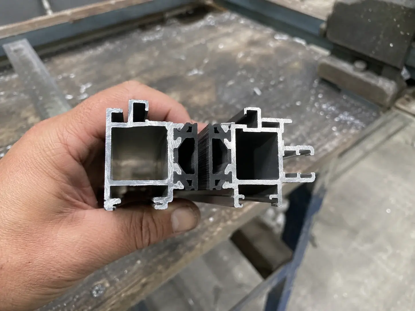 Presek aluminijumskog profila sa termičkim prekidom