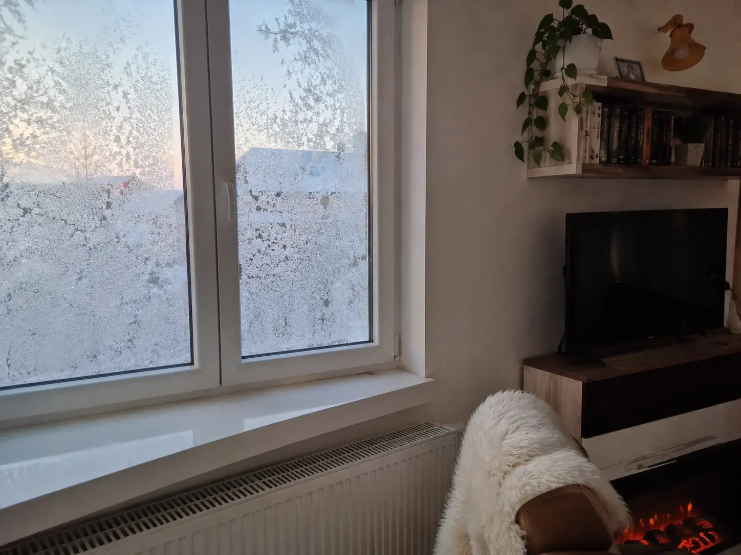 Topla soba zimi sa novim PVC prozorom