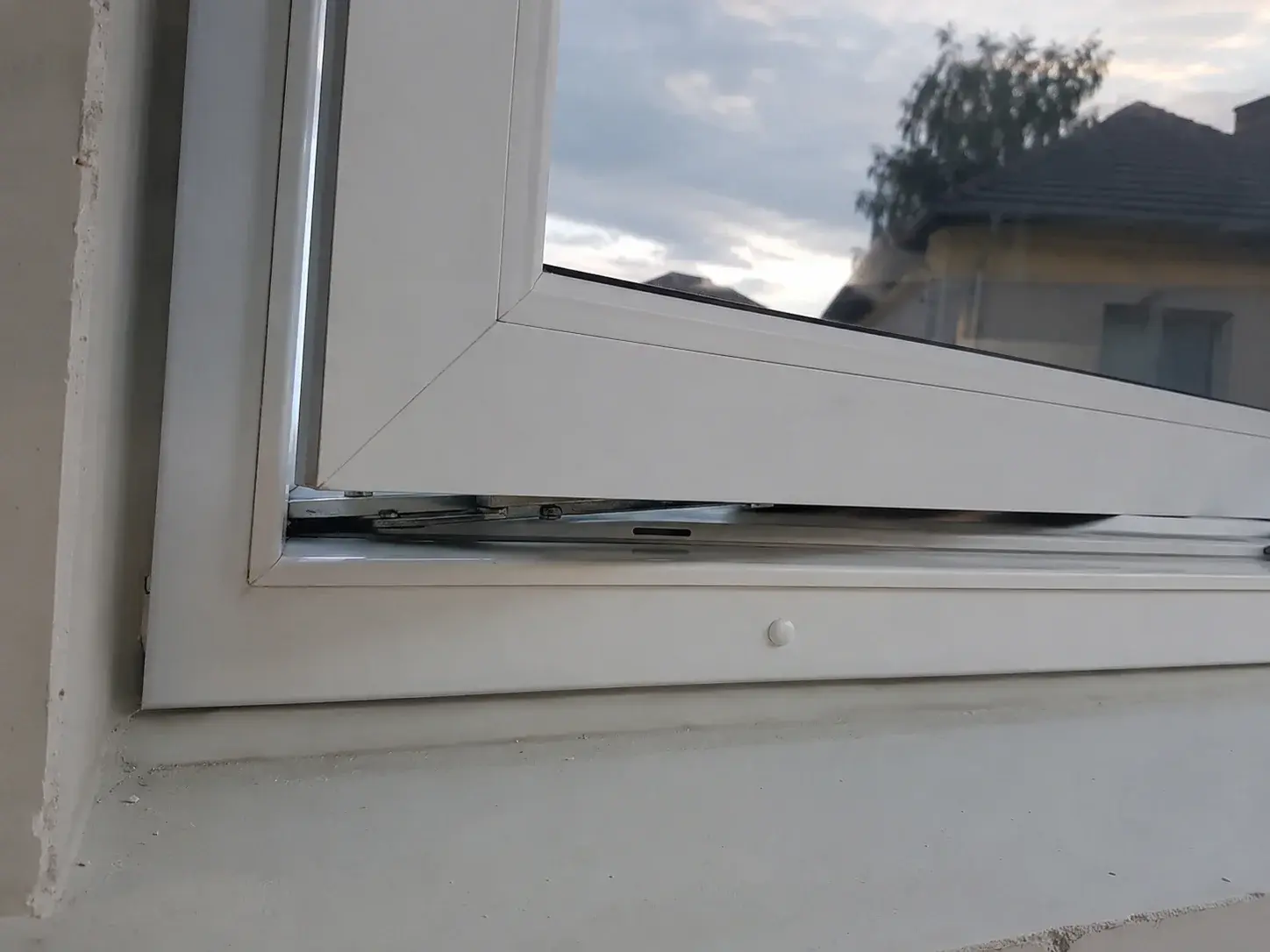Detalj ventilacionog položaja PVC prozora