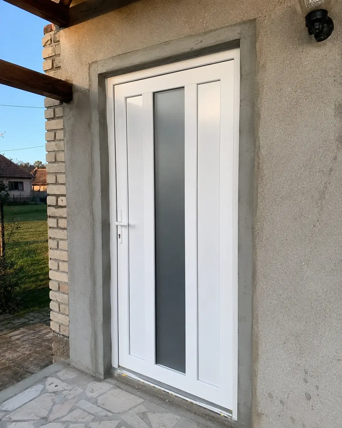 Moderna PVC ulazna vrata na kući
